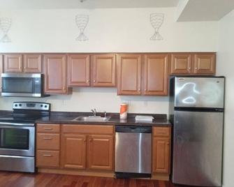comfy cozy roomy - Schenectady - Kitchen