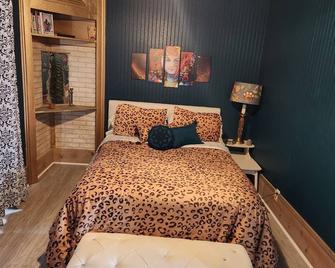 Unwind at the Lotus house Opal suite. - Lansing