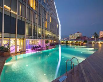 Radisson Blu Hotel, Batumi - Batumi - Pool