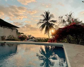 Hotel Sol y Mar - Santa Catalina - Pool