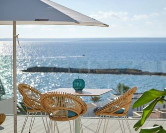 Hotel Villa Chiquita - Colònia de Sant Jordi - Balcón