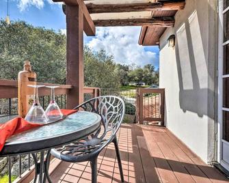 Romantic Treetop Studio 30 Mi to Yosemite! - Coarsegold - Balcony