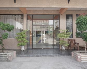 OYO 2200 Hotel Gunung Sari - Bandar - Building