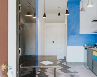 Luxurious apartment with refined interiors and only 20 meters from the sea - Pioppi - Cocina