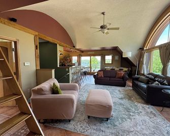 Millionaires Row with Close-up Views of the Ships and Castle - Alexandria Bay - Living room