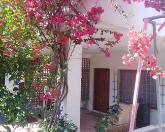 Beach apartment renovated - Maratón - Vista del exterior
