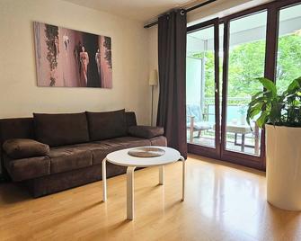 Stylish Bright Apartment, Very Conveniently. Metro Just Around The Corner. Internet - Múnich