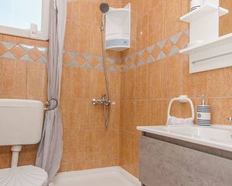 Apartments Lovely Courtyard - Vir - Salle de bain
