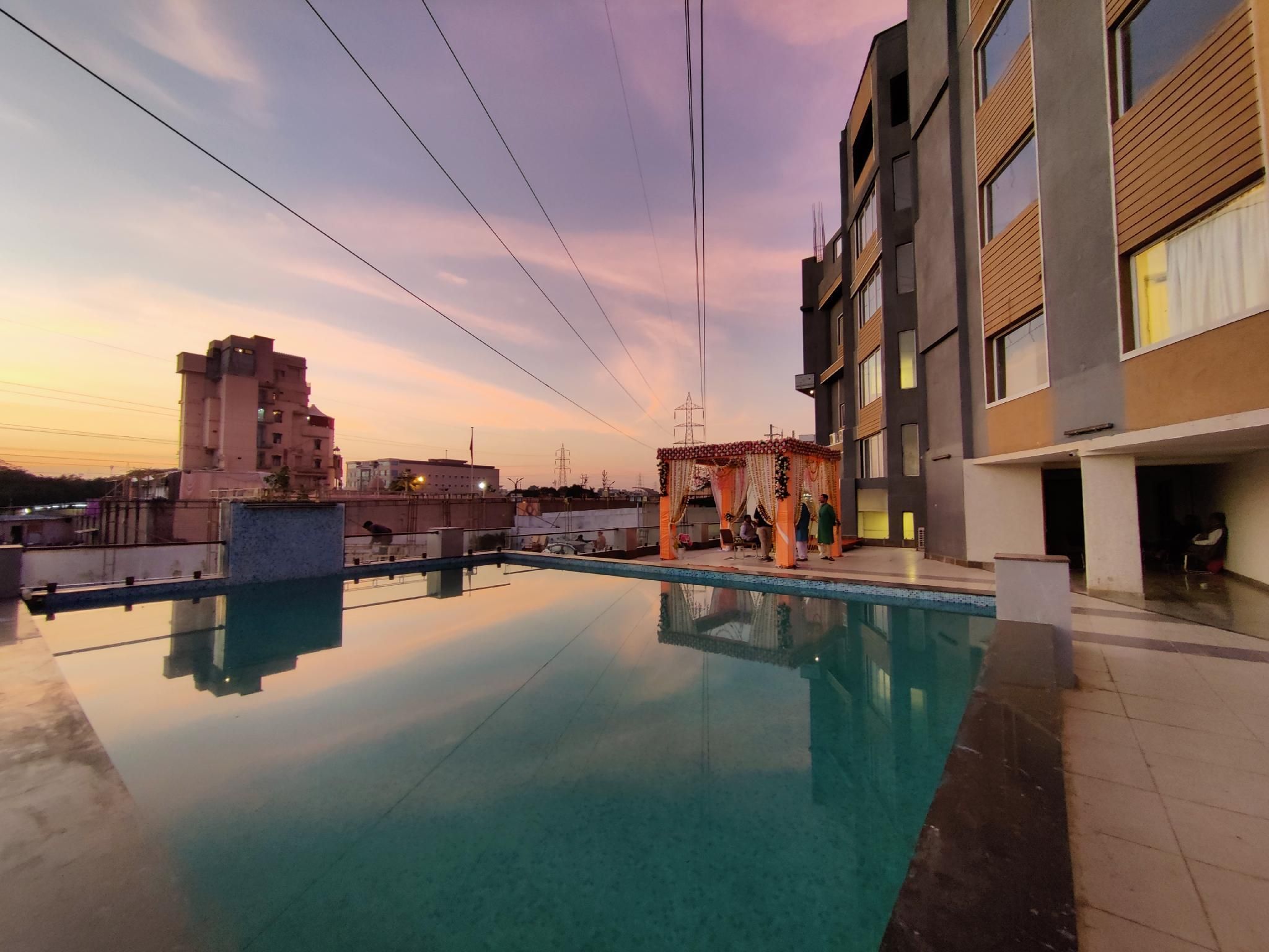 Shubh Shaleen Springs By Nexottel - Bhopal - Piscina
