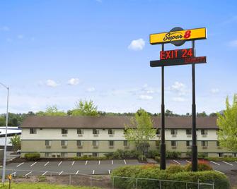 Super 8 by Wyndham Portland Airport - Portland - Building