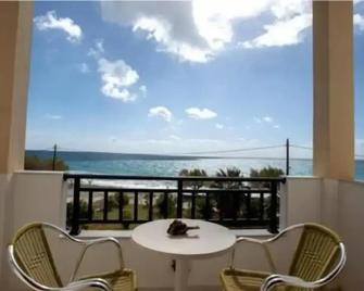 Triton Authentic Cretan Hotel - Tsoutsouros - Balcón