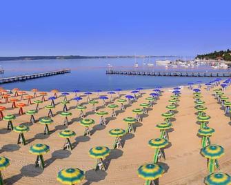 Bamboo Floating House Portoroz - Portorož - Strand