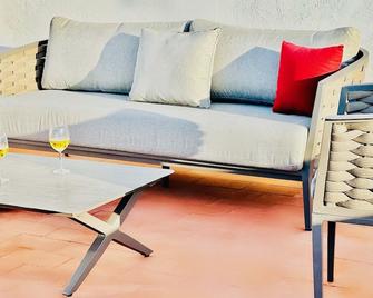 Canaryislandshost l Orilla - Caleta de Famara - Sala de estar