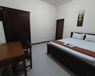 Kaja Guest House by Pesen Kamar - Malang - Bedroom