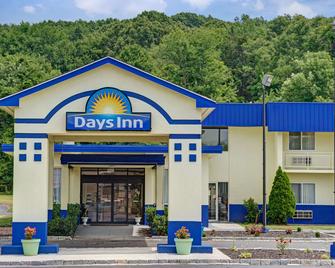 Days Inn by Wyndham Southington - Southington - Building