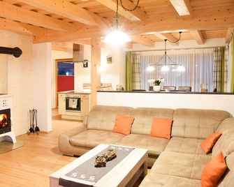 Sonnenchalet 1 im Salzburger Lungau - Mariapfarr - Salon