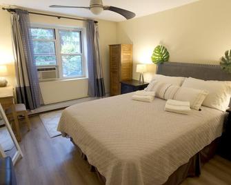 Brooklyn, Garden, Spacious, Great Location, 1 stop to Manhattan - Brooklyn - Sovrum