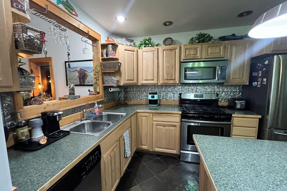3-bedroom 2 1/2 Bath house Delta Junction close to Clearwater Campground - Delta Junction - Kitchen