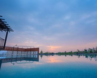 Serene Resort & Convention - Shamshabad - Pool