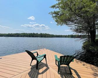 Lakefront Cottage in Kawartha Highlands Provincial Park - Woodview - Patio
