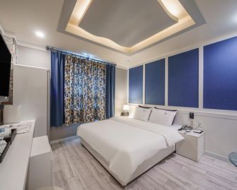 Mokpo 1beonji Hotel - Mokpo - Habitación