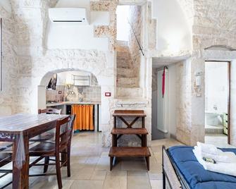 Casa Colombo & Casa Scipione by Rentbeat - Ostuni - Dining room