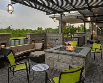 SpringHill Suites by Marriott East Rutherford Meadowlands/Carlstadt - Carlstadt - Innenhof