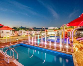 Hongcheon Botopia Healing Park Pension - Hongcheon - Pool
