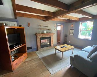 The Olde Angel Inn - Niagara-on-the-Lake - Living room