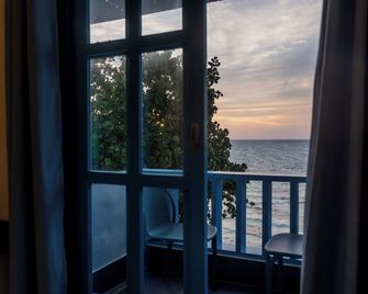 Endorphins Beach Villa - Dhiffushi - Balcony