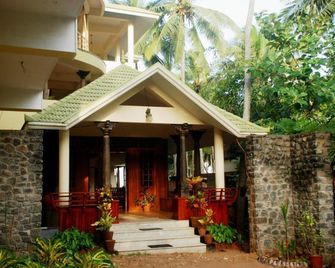 Palmleaves Beach Resort - טריבאנדרום - בניין