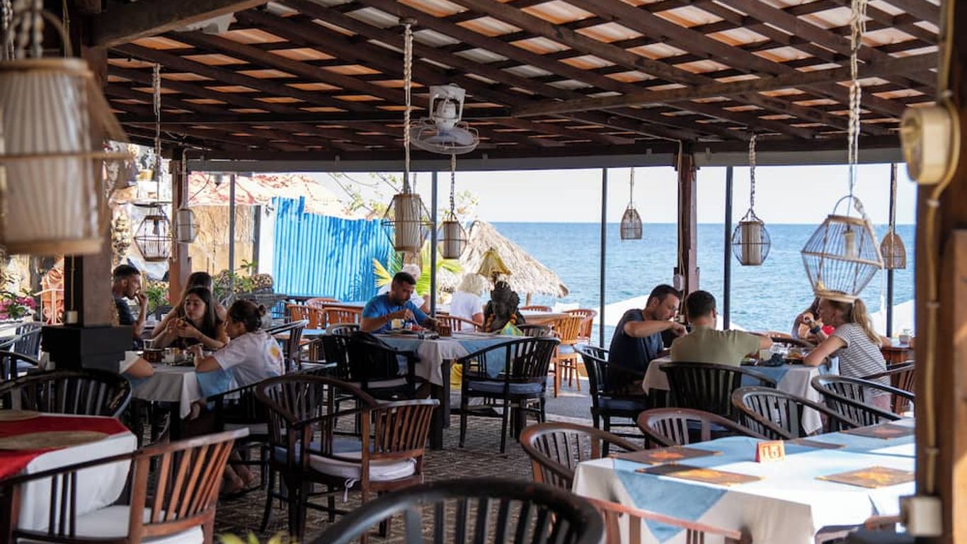 Amed Cafe & Hotel Kebun Wayan