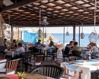 Amed Cafe & Hotel Kebun Wayan - Amlapura - Restauracja