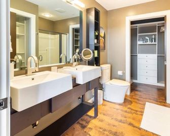 Luxury Condo in Akron Northside District - Akron - Bathroom