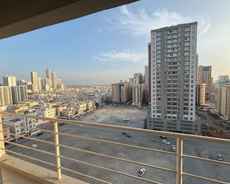 Bright Studio with Natural Light - Manama - Balcon