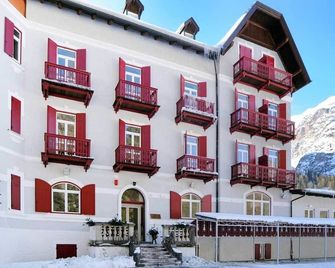 Hotel Croda Rossa - Dobbiaco/Toblach - בניין