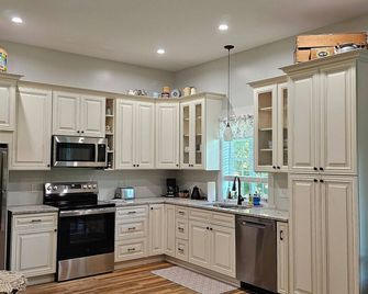 Serene cottage on 6 acres in Lynchburg, close to Jack Daniels distillery. - Lynchburg - Cocina