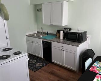 Boat House Ground Floor #2 - 1 Br Waterfront, Wifi 1 Bedroom Apts by RedAwning - Norfolk - Cocina