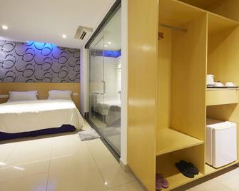 East Sun Hotel Sekinchan - Sabak Bernam - Bedroom