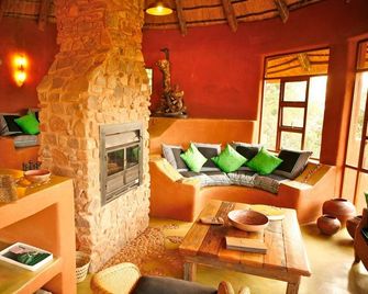 Leshiba Wilderness - Louis Trichardt - Wohnzimmer