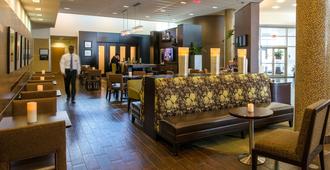 Hampton Inn & Suites Boston Crosstown Center - Boston - Lounge