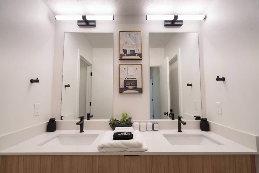 Modern Townhome 10 min to Downtown + Airport - Salt Lake City
