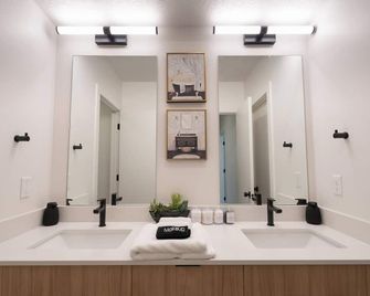 Modern Townhome 10 min to Downtown + Airport - Salt Lake City