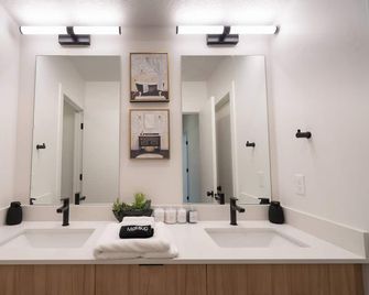 Modern Townhome 10 min to Downtown + Airport - Salt Lake City