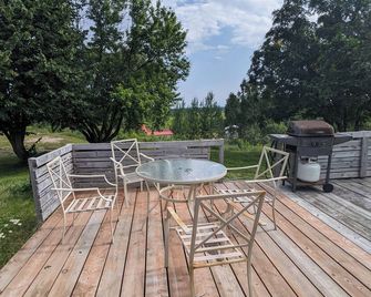 8-bedroom bungalow in Ragueneau on a large estate with a view - Chute-aux-Outardes - Patio