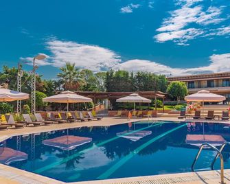 Avalon Airport Hotel Thessaloniki - Thérmi - Piscina