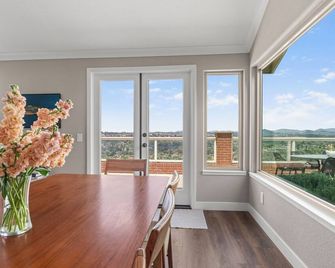 Designer 5 Bdrm Home with Spa and View of Coronado Bridge - Bonita - Dining room