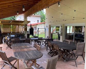 Moulin Du Pommier Glamping & Camping - Saulgond - Restaurante