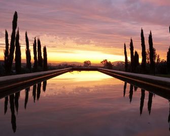 Hawksmoor House - סטלנבוש - בריכה