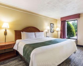 Quality Inn - Chattanooga - Bedroom